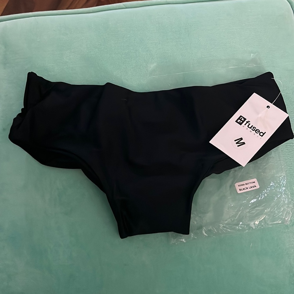 NWT Medium Fused Hawaii Kona style bikini bottom